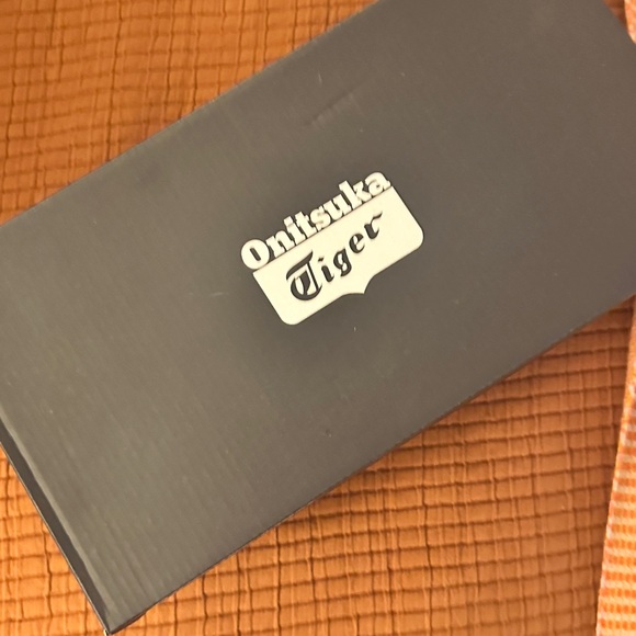 Black and white Onitsuka Tiger Mexico 66 sneakers. Size 7 1/2. Brand new, unworn - Picture 6 of 9